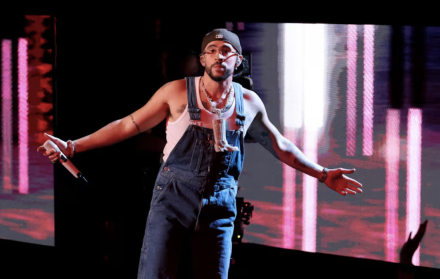 Bad Bunny durante su residencia No Me Quiero Ir De Aquí