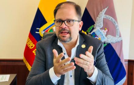 El ministro del Interior, John Reimberg, expresó su firme rechazo a las decisiones judiciales adoptadas durante las audiencias de calificación de flagrancia