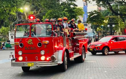 Desfile de Guayaquil Cuerpo de Bomberos