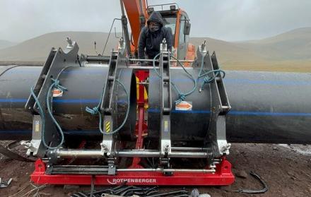 instalación de la nueva tubería en La Mica