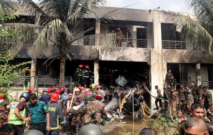 Mundo, Bangladesh, Accidente aéreo