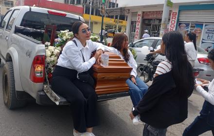 Sepelio de víctimas de masacre en Playas