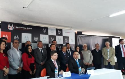 Representantes del sector cooperativa rechazan la propuesta de convertirse en bancos.
