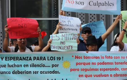 Familiares de militares retenidos tras la fuga de alias Fede
