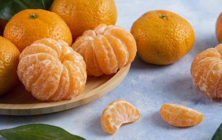 cerca-de-mandarinas-organicas-frescas