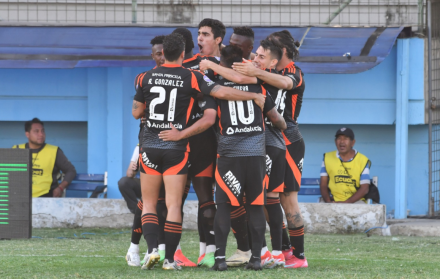 Emelec ganó 4-2 sobre Manta en el estadio Jocay, en el debut de Guillermo Duró como director técnico del Bombillo.