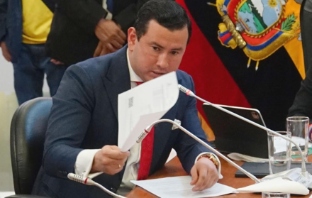 En octubre del 2023, Ferdinan Álvarez oficializó su salida de la Revolución Ciudadana y pasó a formar parte de ADN.