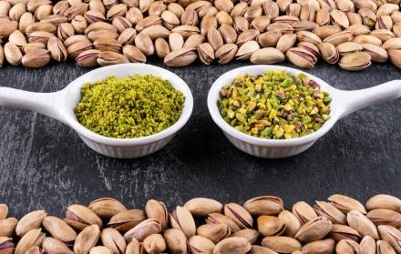 pistachos-molidos-molidos-y-triturados-en-un-tazon