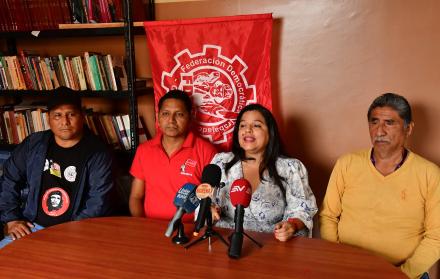 Gremios médicos denuncian despidos