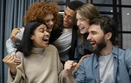co-trabajando-personas-trabajando-juntas