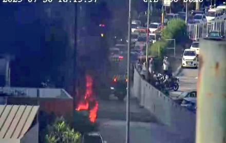 Incendio vehicular en Guayaquil