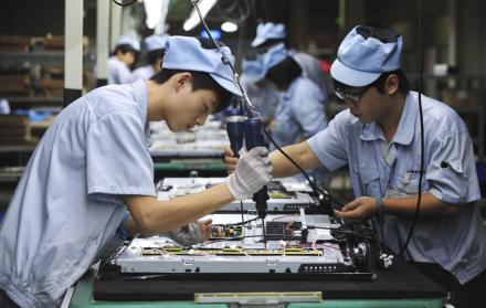 Trabajadores en una fábrica de China.