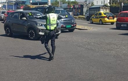 Imagen de referencia. Los uniformados de la AMT acudieron a controlar el tránsito, ante el fallo en los semáforos por el apagón.