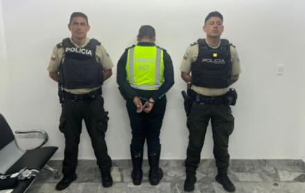agente de tránsito detenido