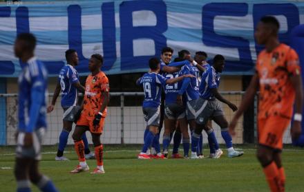 La celebración del penal de Luis Fernando León, Emelec ganaba 2-1 en Loja.