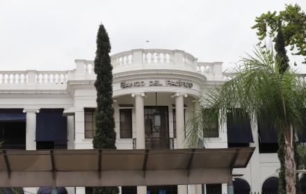 Fachada de la principal sede de Banco del Pacífico, en Guayaquil.