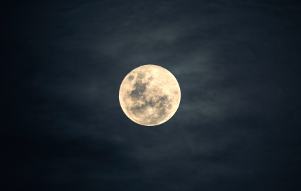 La Luna del Esturión iluminará el cielo ecuatoriano tras el atardecer del 8 de agosto.
