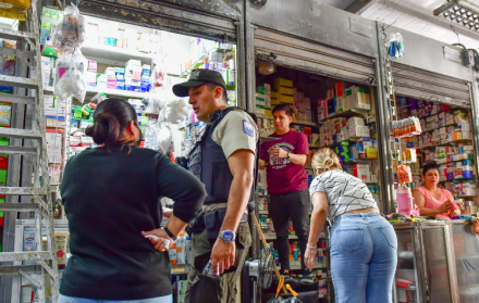 policia guayaquil bahía