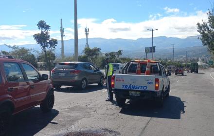La AMT cerró dos carriles de la Ruta Viva, en el tramo entre la av. Simón Bolívar y av. Oswaldo Guayasamín.