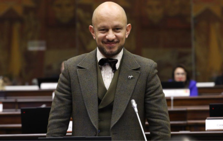 Andrés Castillo, asambleísta de ADN, conocido por el uso de sátira contra adversarios políticos.