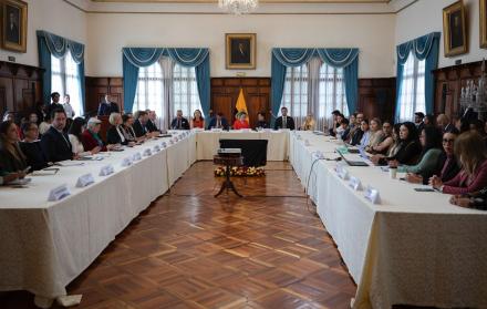 La mesa se plantea como un mecanismo estratégico para coordinar esfuerzos, optimizar recursos y fortalecer capacidades institucionales y comunitarias.