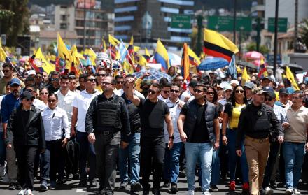 Daniel Noboa en marcha contra la Corte