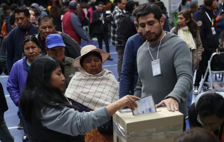 Bolivia acude a las urnas