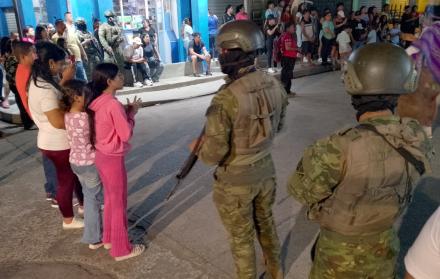 El COE también dispuso reforzar la seguridad con presencia de la Policía Nacional y las Fuerzas Armadas.