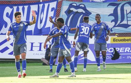 La celebración de Emelec en el Bellavista, el gol de Jaime Ayoví daba los 3 puntos.