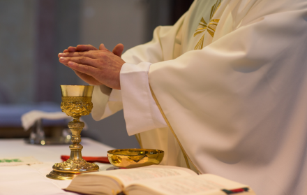 Sacerdote - referencial caso Olón