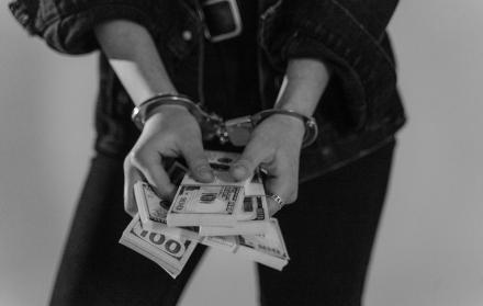 Un juez dictó arresto domiciliario por lactancia para la agente policial en servicio activo Yomaira