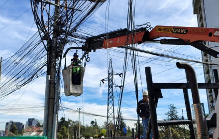 Retiro de cables aéreos Quito