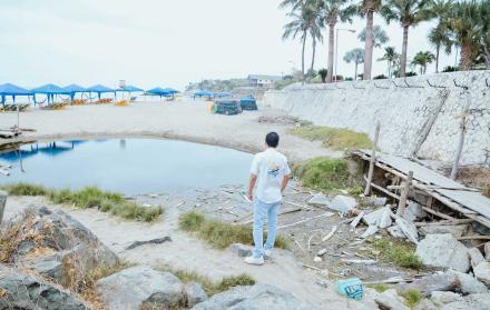 Aguas servidas acumuladas en Playas