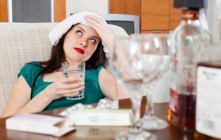 ¿Sirve la Coca-Cola para la resaca? Una experta revela los únicos remedios que realmente funcionan