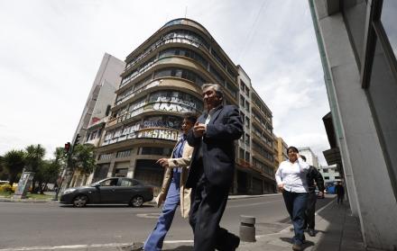 Av. 10 de Agosto abandono