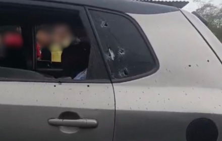 Vehículo donde fueron asesinadas cinco personas en Las Gilces, Crucita, Manabí.