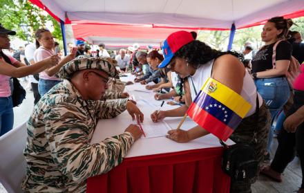 Chavistas se alistan en las milicias venezolanas