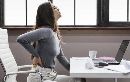 Dolor de espalda y cuello: Soluciones posturales para el día y la noche