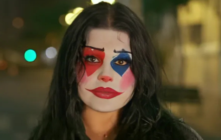 Usuarios de TikTok como Alebamaaa recrean el trend ‘Ojitos Mentirosos’ con estética de payasos urbanos.