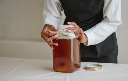Qué es la Kombucha? Todo lo que debes saber antes de beberla