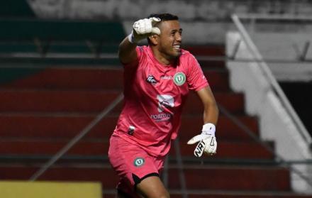 Manuel Mendoza llevó a Liga de Portoviejo a los octavos de la Copa Ecuador tras eliminar a Macará en penales.