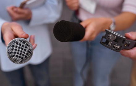 Foto representantiva de periodistas que buscan voceros.