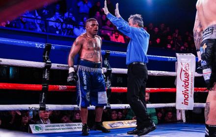 Diego “El Impacto” Quiñónez buscará el titulo continental de las 168 libras de la Organización Mundial de Boxeo (UBO).