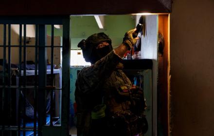 Tropas especializadas en control de armas y explosivos realizaron un registro en las instalaciones.