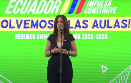 Alegría Crespo durante la ignauguración del incio de clases