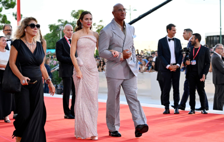 Dwayne Johnson y Emily Blunt llegan al Festival de Cine de Venecia 2025