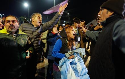 Opositores y simpatizantes de Javier Milei