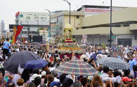 procesión de la virgen María en Guayaquil