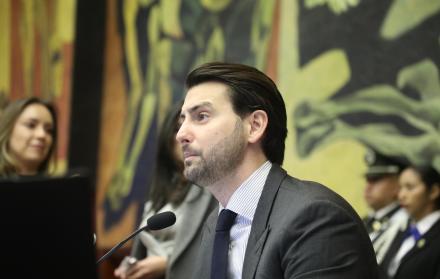 OLSEN PRESIDE LA ASAMBLEA