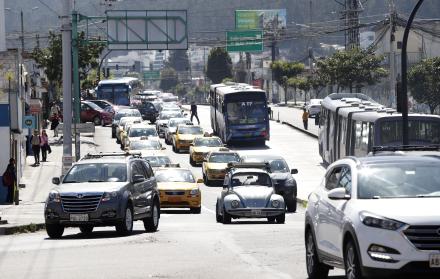 TRAFICO VEHICULAR POR (13636341)